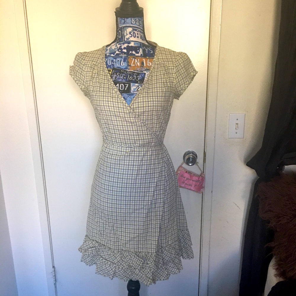 🚨 5/$20 Adorable Converse wrap dress